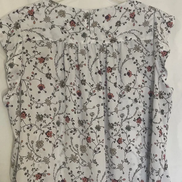 LOFT White Floral Cap Sleeve Blouse XL Pit to Pit 25” Preworn   SO PRETTY - Picture 8 of 13